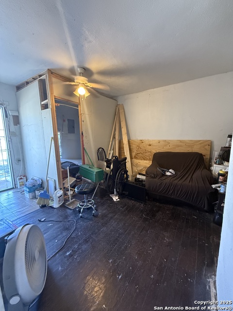 Image 5 of 10 For 215 Gulf  