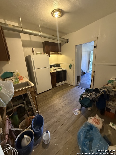 Image 9 of 10 For 215 Gulf  