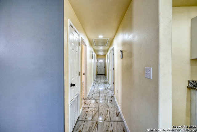 Listing photo id 9 for 723 Leona W
