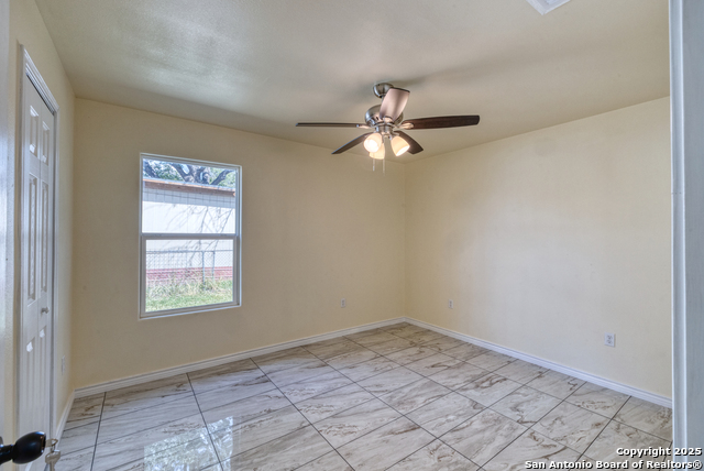 Listing photo id 10 for 723 Leona W