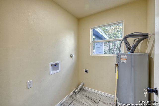 Listing photo id 13 for 723 Leona W