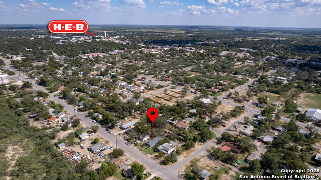 Listing photo id 26 for 723 Leona W