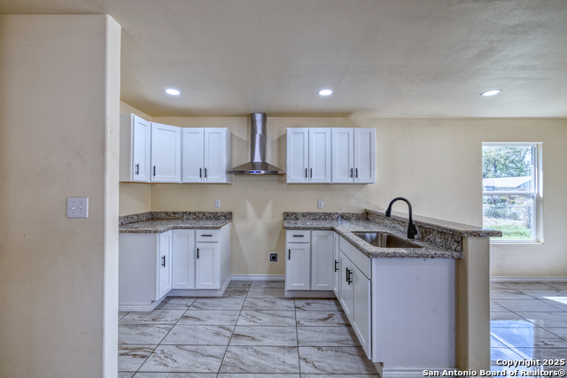 Listing photo id 6 for 723 Leona W