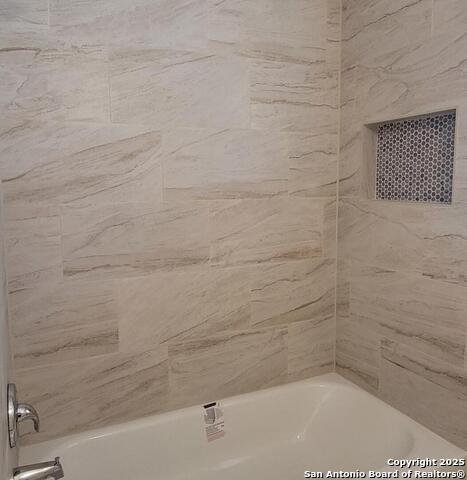 Listing photo id 16 for 302 Byrd E 