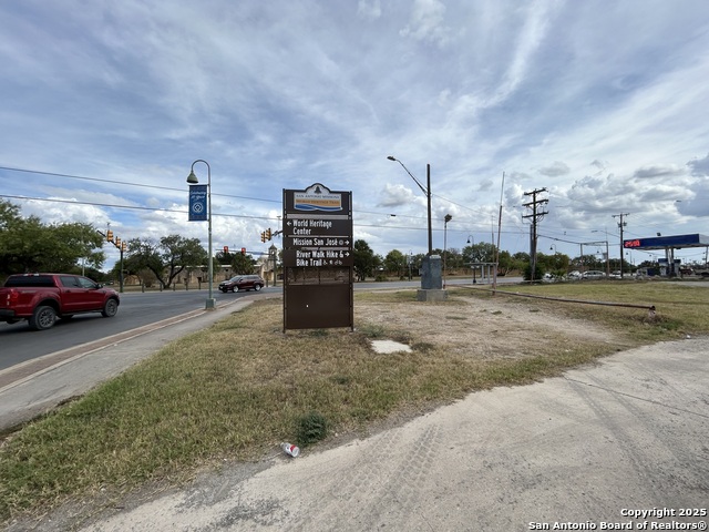 Image 2 of 13 For 3211 Roosevelt