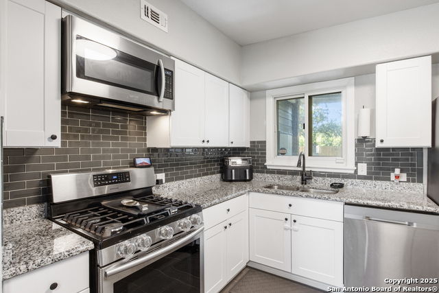 Listing photo id 13 for 310 Eastley  