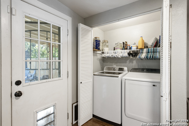 Listing photo id 15 for 310 Eastley  