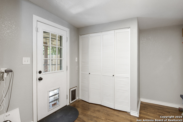 Listing photo id 16 for 310 Eastley  