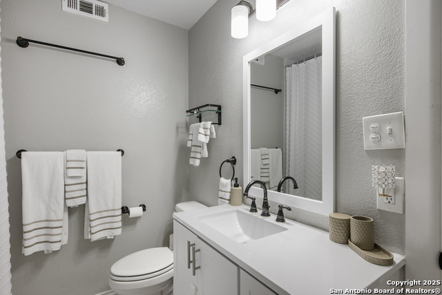 Listing photo id 19 for 310 Eastley  