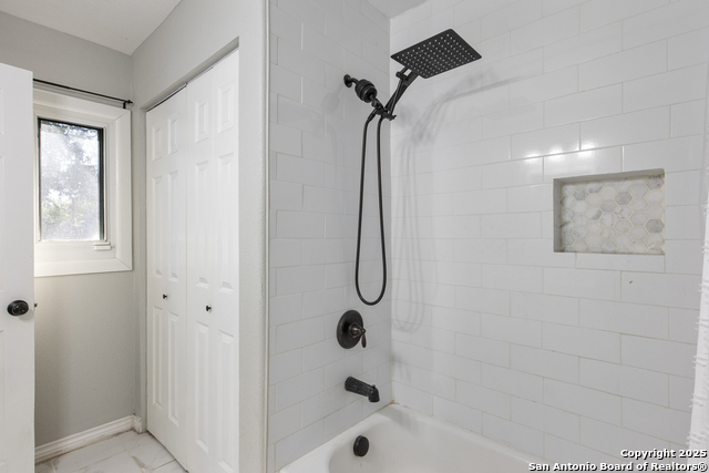 Listing photo id 20 for 310 Eastley  