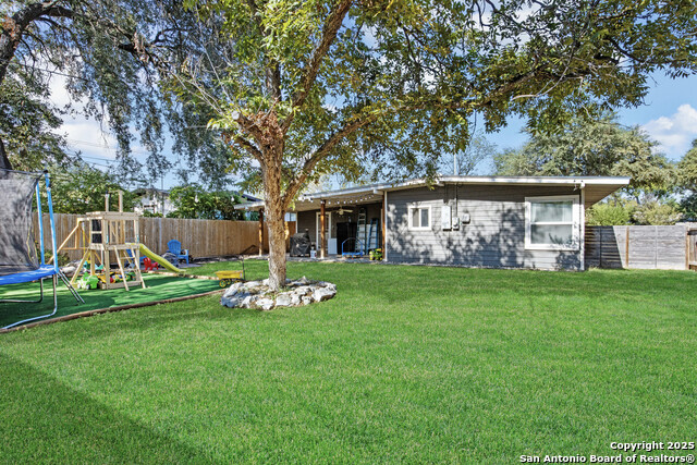 Listing photo id 24 for 310 Eastley  