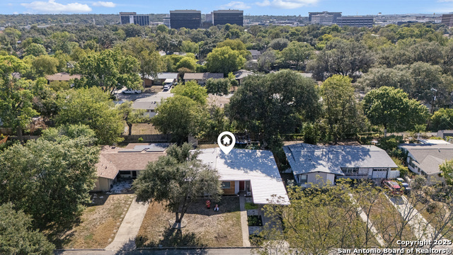 Listing photo id 27 for 310 Eastley  