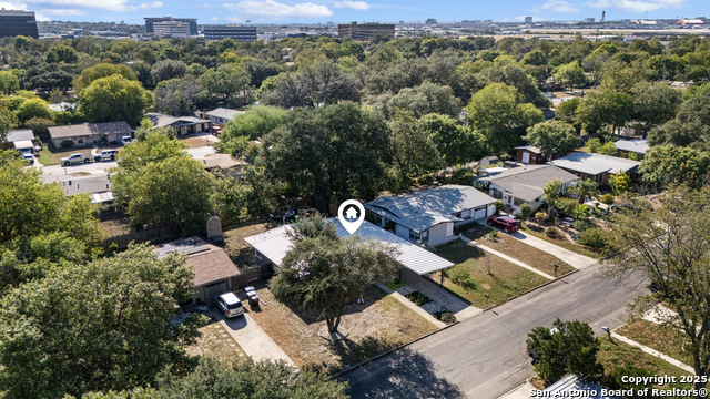 Listing photo id 28 for 310 Eastley  