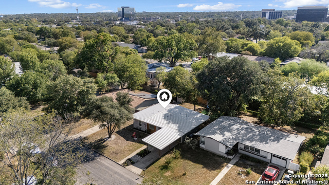 Listing photo id 2 for 310 Eastley  