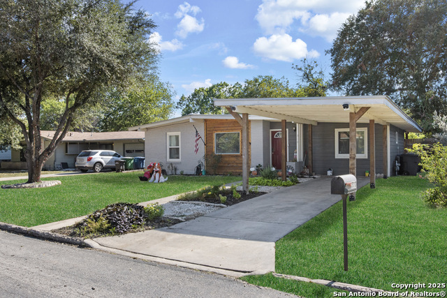 Listing photo id 4 for 310 Eastley  