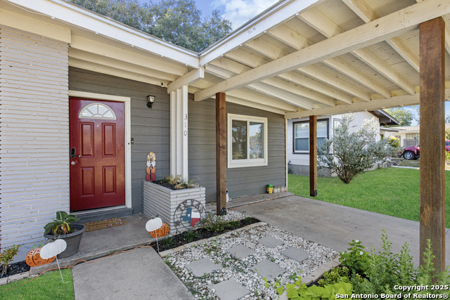 Listing photo id 5 for 310 Eastley  