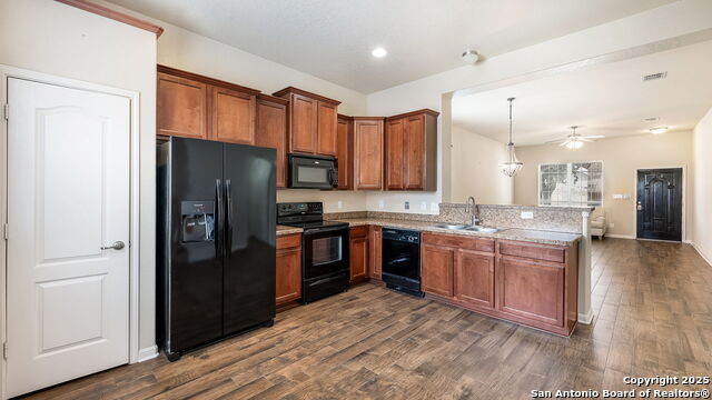 Listing photo id 4 for 9511 Mill  