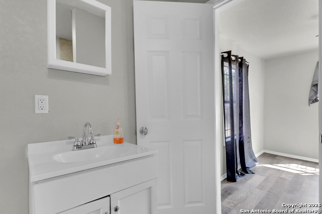 Image 16 of 28 For 222 Guthrie