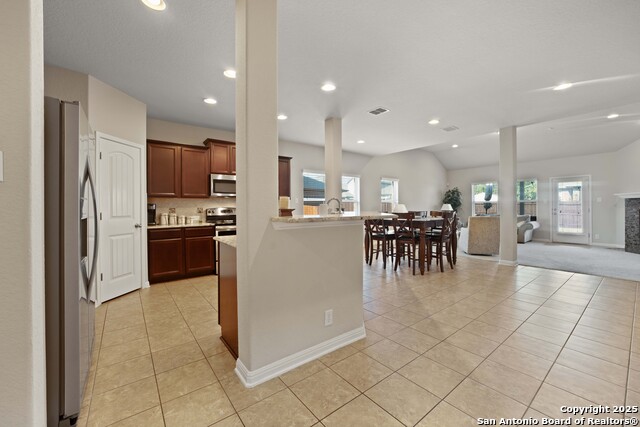 Image 14 of 50 For 232 Albarella