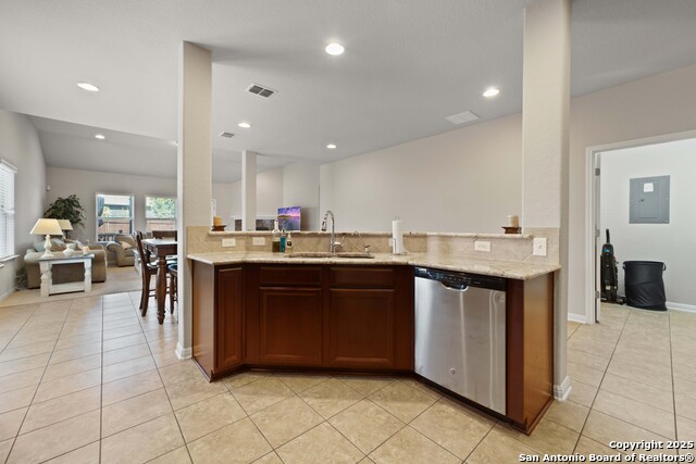 Image 15 of 50 For 232 Albarella