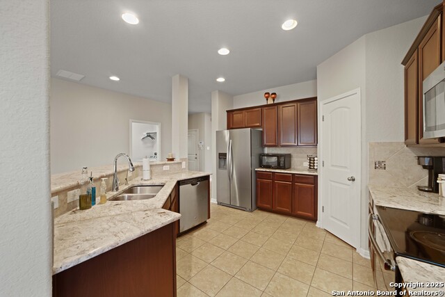 Image 17 of 50 For 232 Albarella