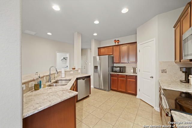 Image 18 of 50 For 232 Albarella