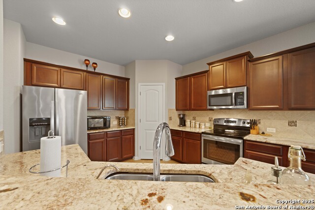 Image 20 of 50 For 232 Albarella