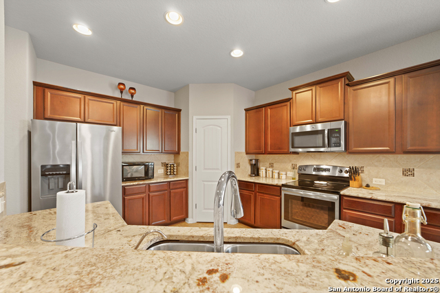 Image 21 of 50 For 232 Albarella