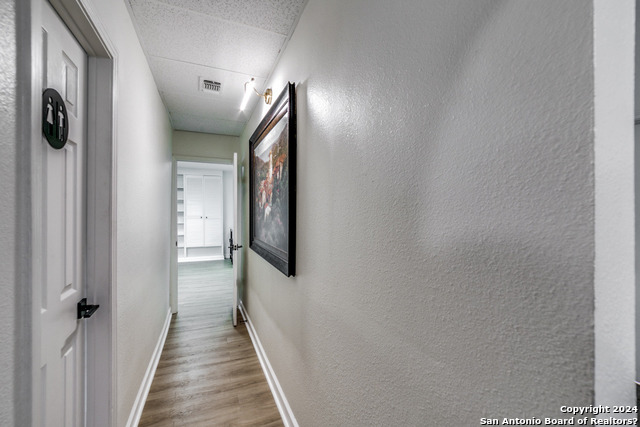 Image 10 of 13 For 924 Camaron  