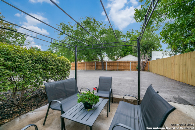 Image 13 of 13 For 924 Camaron  