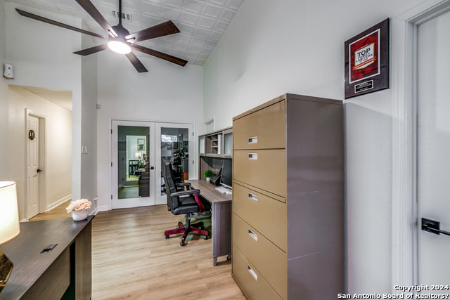 Image 7 of 13 For 924 Camaron  