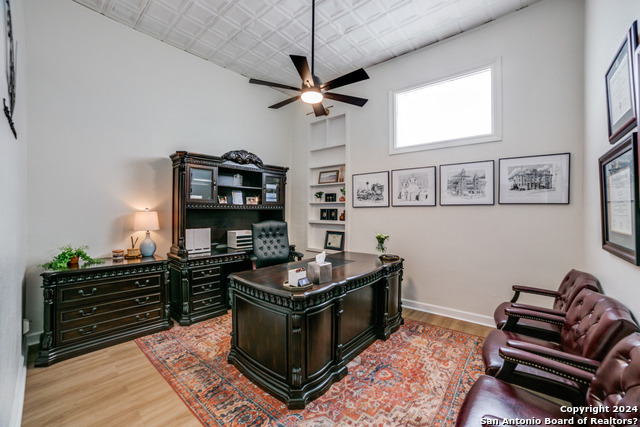 Image 8 of 13 For 924 Camaron  