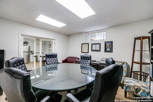 Image 9 of 13 For 924 Camaron  