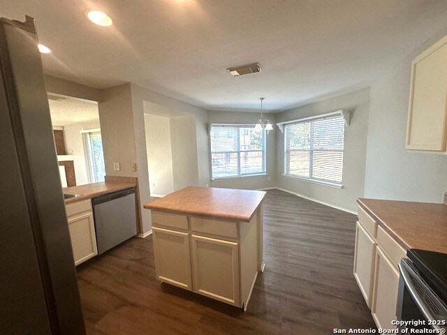 Image 8 of 50 For 10567 Dugas  