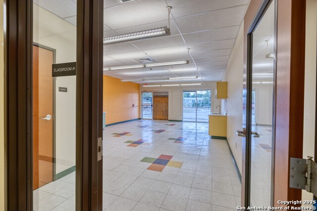 Listing photo id 10 for 1402 1st  