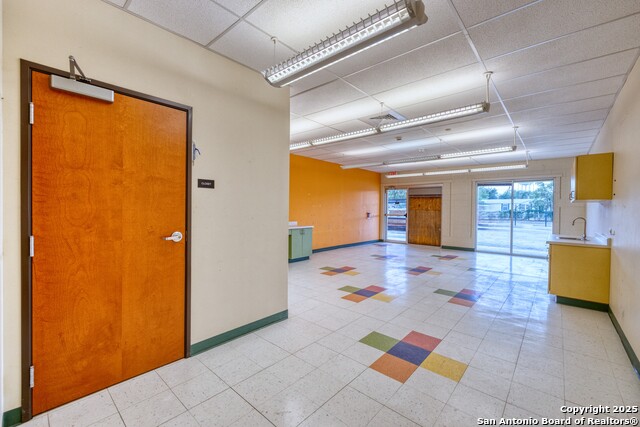 Listing photo id 11 for 1402 1st  