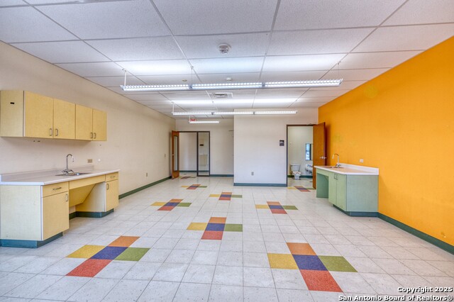 Listing photo id 14 for 1402 1st  