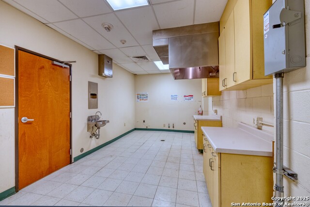 Listing photo id 16 for 1402 1st  