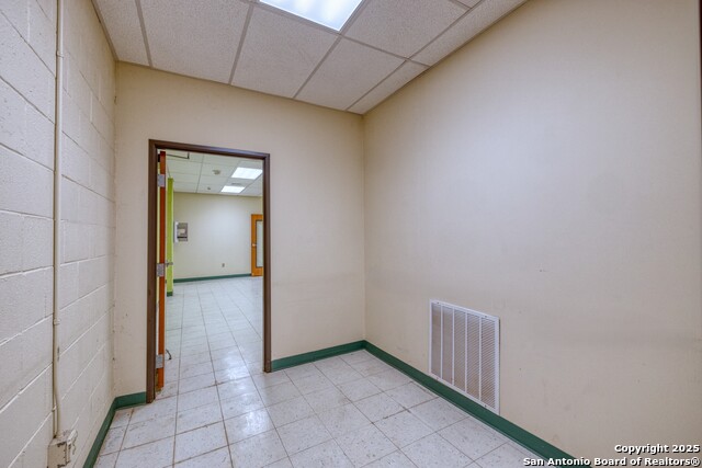 Listing photo id 17 for 1402 1st  