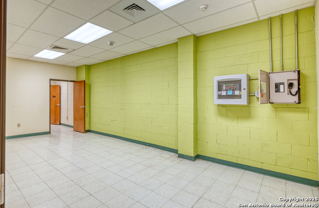 Listing photo id 18 for 1402 1st  