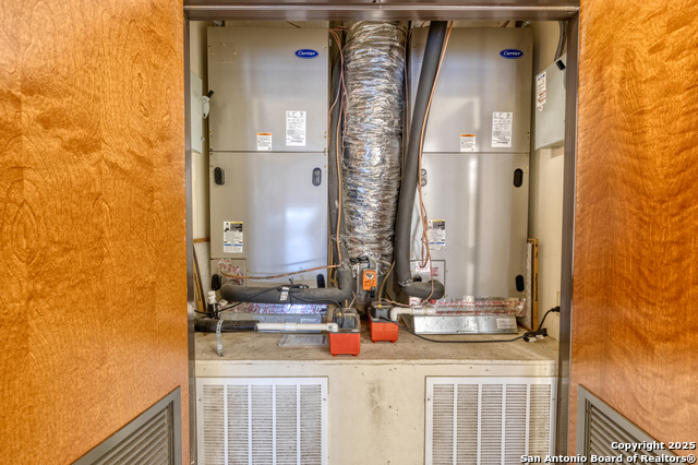 Listing photo id 20 for 1402 1st  