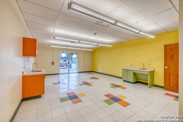 Listing photo id 21 for 1402 1st  