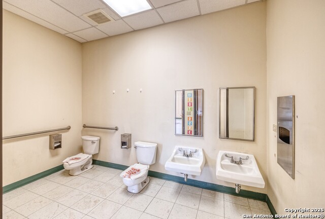 Listing photo id 22 for 1402 1st  