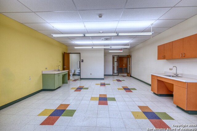 Listing photo id 23 for 1402 1st  