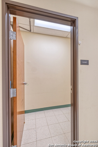 Listing photo id 24 for 1402 1st  