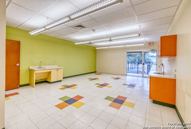 Listing photo id 25 for 1402 1st  