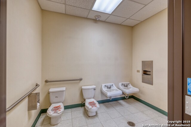 Listing photo id 27 for 1402 1st  