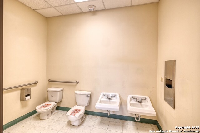 Listing photo id 31 for 1402 1st  