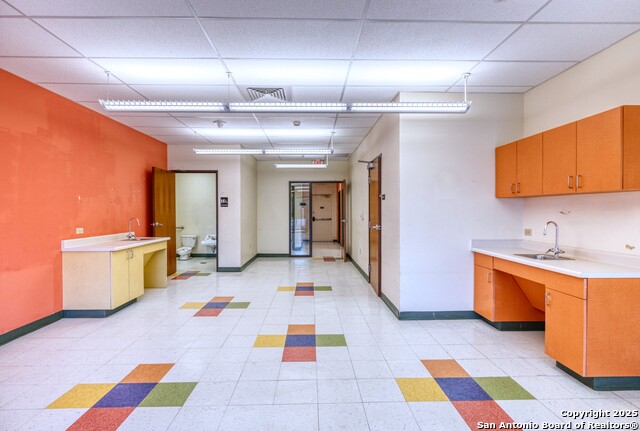 Listing photo id 32 for 1402 1st  