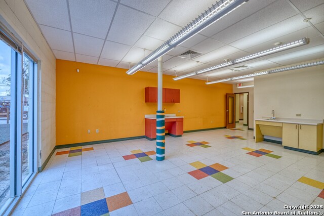 Listing photo id 39 for 1402 1st  